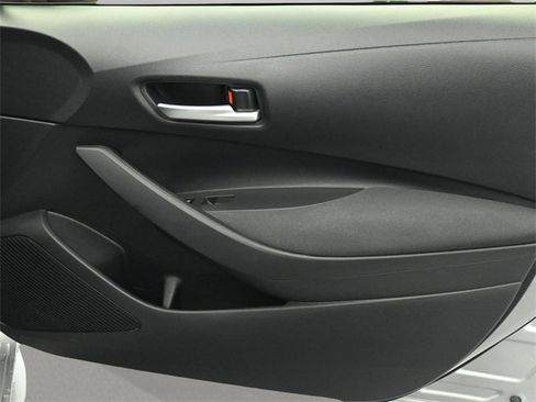 Used 2020 Toyota Corolla LE image 16