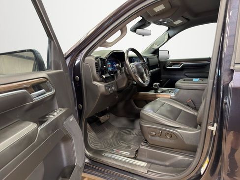 Used 2022 Chevrolet Silverado 1500 LT Trail Boss w/ LT Trail Boss Premium Package AWD/4WD image 10
