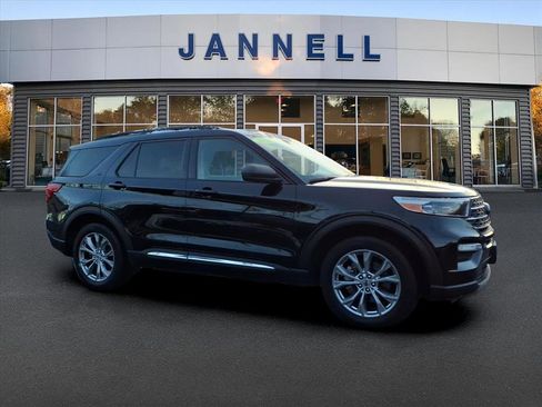 Used 2023 Ford Explorer XLT w/ Equipment Group 202A image 4