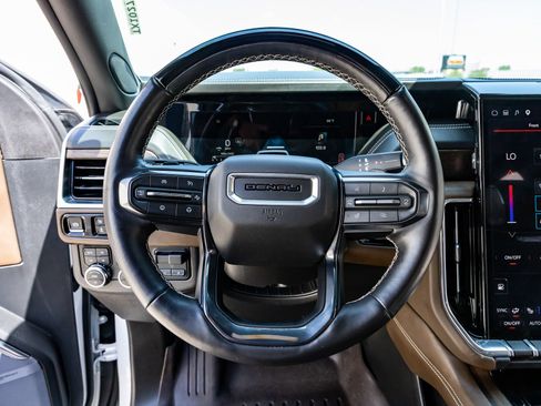 Used 2025 GMC Yukon Denali Ultimate AWD/4WD image 19