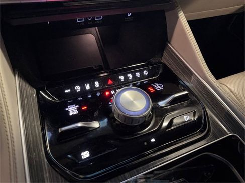 Used 2022 Jeep Wagoneer Series III w/ Premium Group I image 25