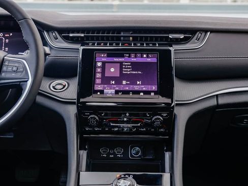 New 2025 Jeep Grand Cherokee L Altitude image 14