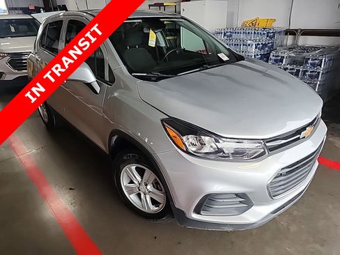 Used 2020 Chevrolet Trax LS w/ Tint and Cruise Package FWD image 5