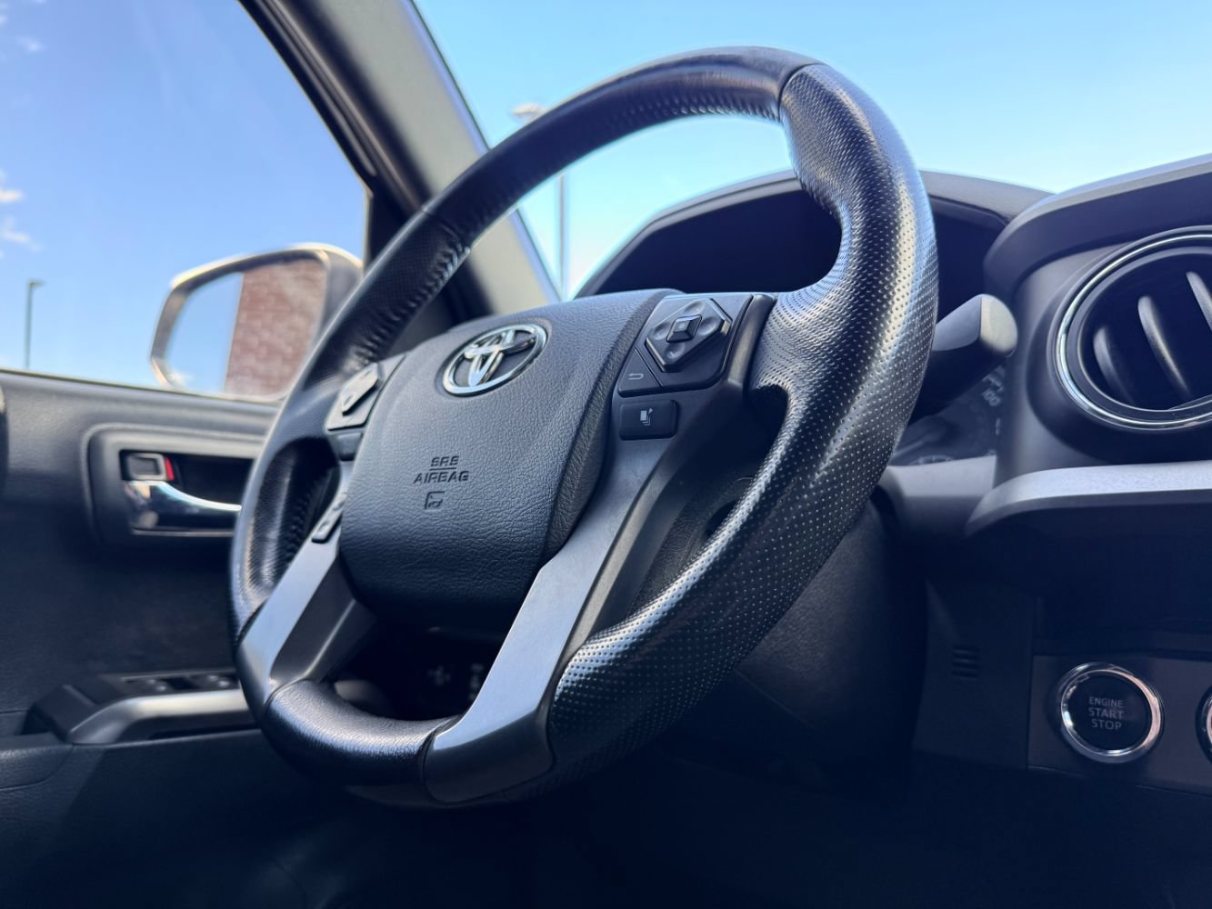 Used 2016 Toyota Tacoma TRD Sport w/ Towing Package AWD/4WD image 10