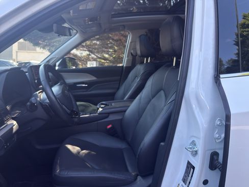Used 2024 Toyota Grand Highlander AWD image 10