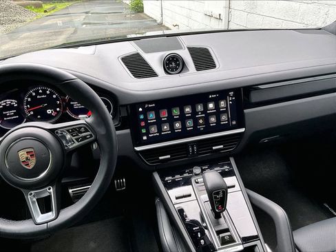 Certified 2023 Porsche Cayenne Turbo AWD/4WD image 10