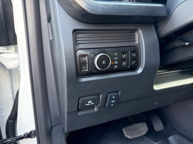 Used 2025 Ford F350 Lariat w/ Lariat Ultimate Package AWD/4WD image 12