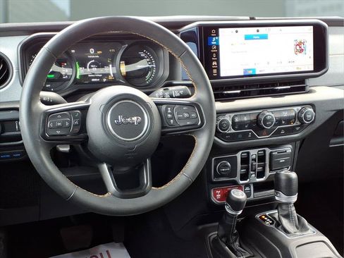 Used 2024 Jeep Wrangler Unlimited AWD/4WD image 3