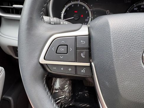 Used 2024 Toyota Highlander XLE AWD/4WD image 18