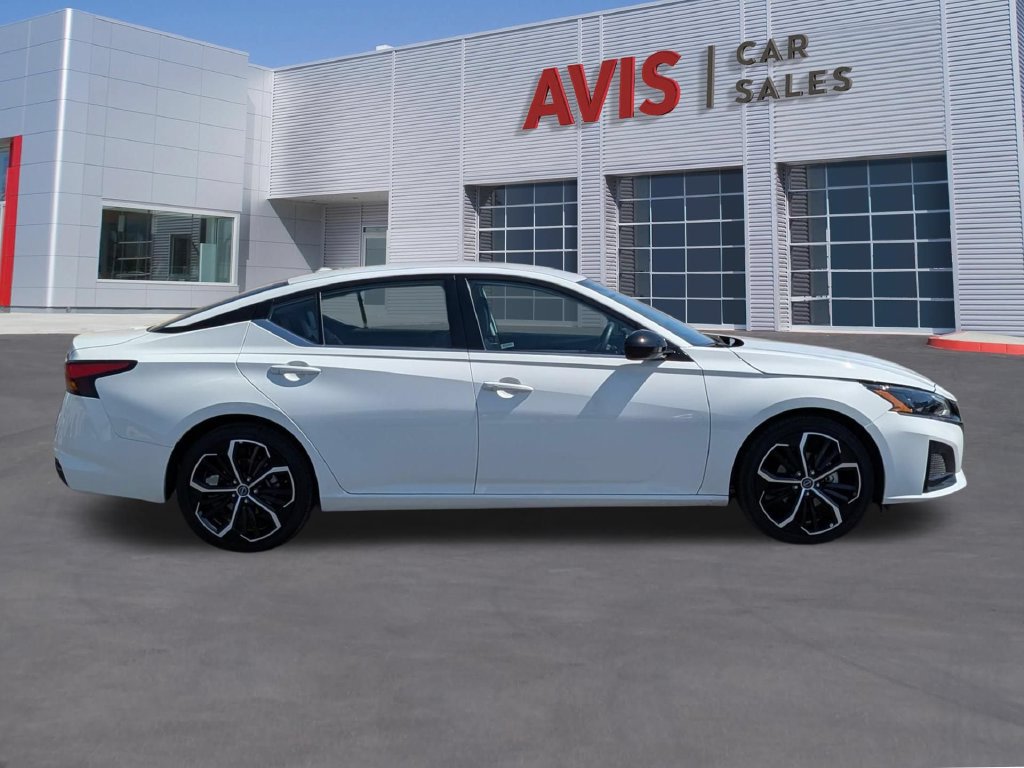 Used 2025 Nissan Altima 2.5 SR FWD image 5