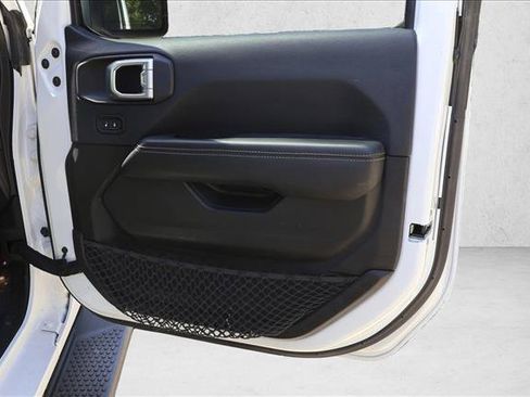 Used 2018 Jeep Wrangler Unlimited Sahara AWD/4WD image 30