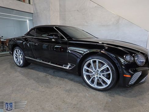 Used 2022 Bentley Continental GT V8 image 39