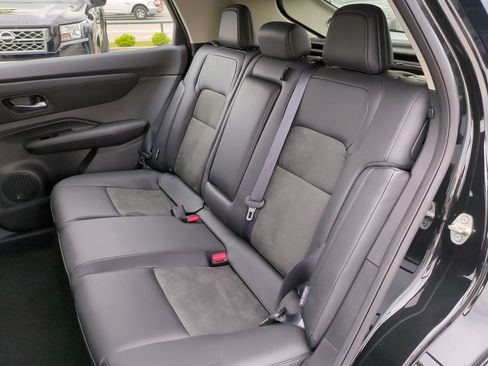 New 2024 Nissan Ariya AWD image 28