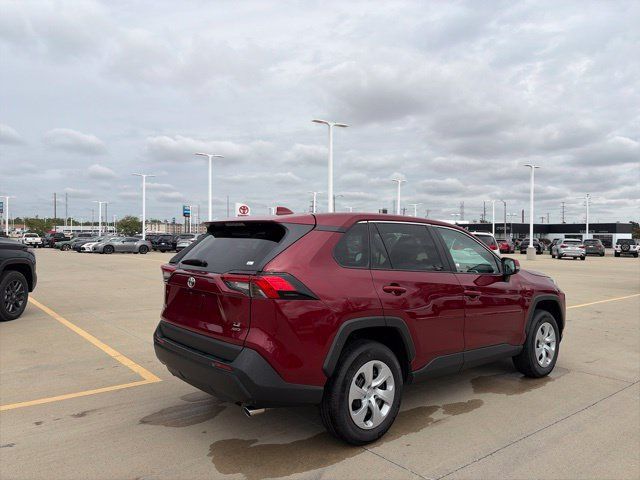 Used 2025 Toyota RAV4 LE AWD/4WD image 7