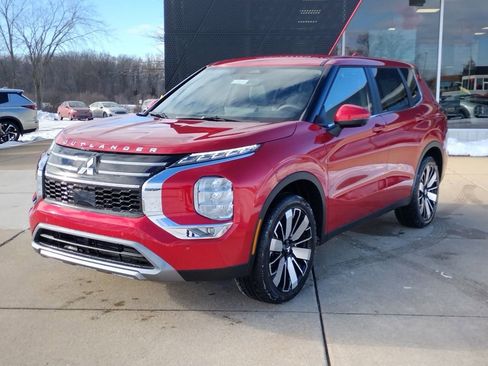 New 2026 Mitsubishi Outlander SE image 1