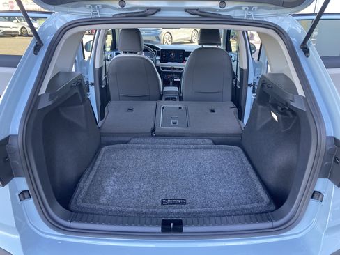 Certified 2025 Volkswagen Taos SE w/ Panoramic Sunroof Package image 13