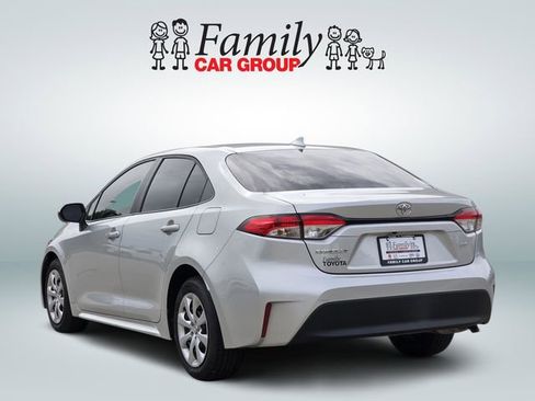 Used 2025 Toyota Corolla LE image 3