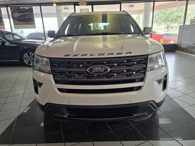 Used 2018 Ford Explorer XLT w/ Equipment Group 202A AWD/4WD image 2