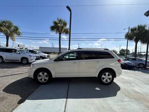 Used 2018 Dodge Journey SE w/ Connectivity Group FWD image 3