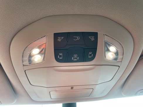 Used 2023 Chrysler Pacifica Touring-L FWD image 23