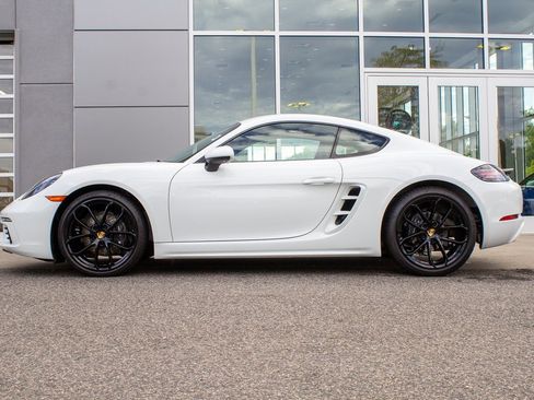 Used 2025 Porsche 718 Cayman w/ Sport Chrono Package image 7