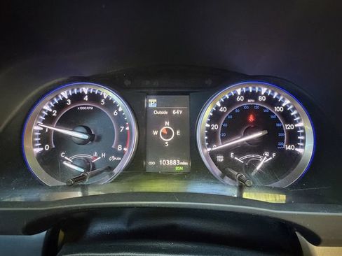 Used 2017 Toyota Highlander XLE AWD/4WD image 2