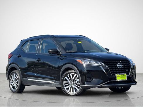 Used 2024 Nissan Kicks SR image 2