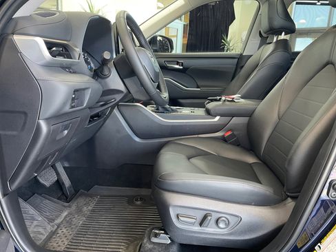 Used 2026 Toyota Highlander XLE AWD/4WD image 14