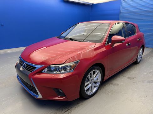 Used 2017 Lexus CT 200h w/ Accessory Package image 4