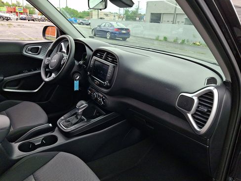 Used 2023 Kia Soul LX w/ Option Group 015 FWD image 11