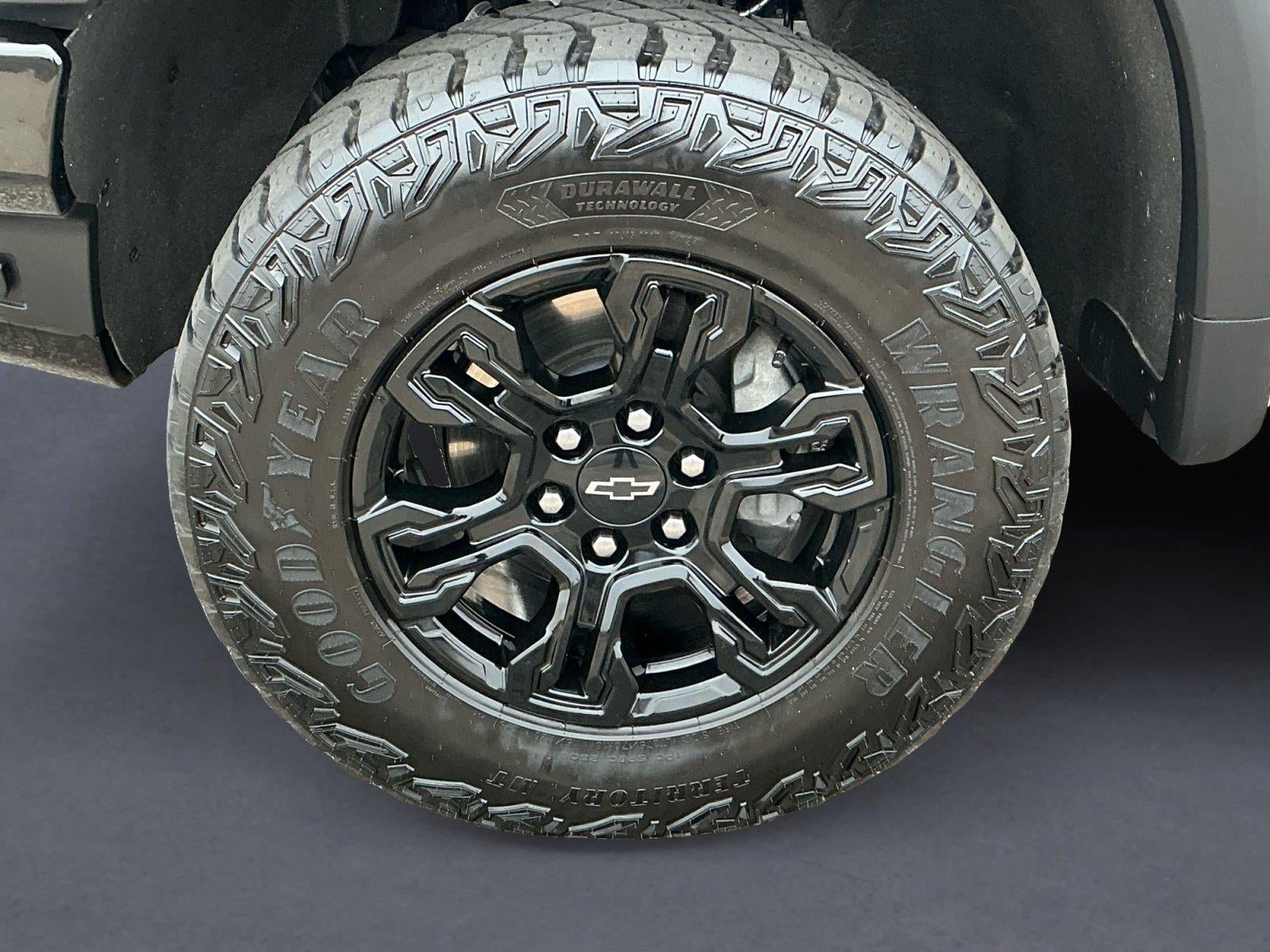Used 2025 Chevrolet Silverado 1500 ZR2 w/ Technology Package AWD/4WD image 9