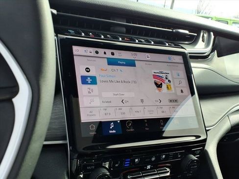 Used 2023 Jeep Grand Cherokee 4WD 4xe w/ Luxury Tech Group II image 11