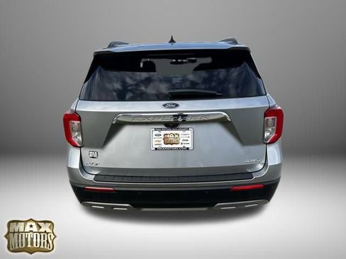 Used 2022 Ford Explorer XLT w/ Equipment Group 202A image 5