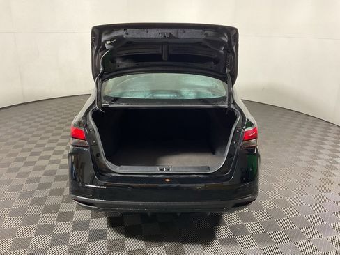 Used 2025 Nissan Versa SR image 12