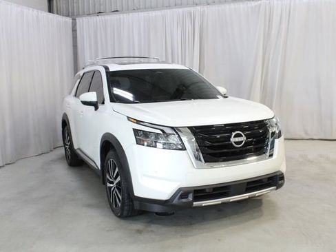 Used 2024 Nissan Pathfinder Platinum w/ Cargo Package AWD/4WD image 37