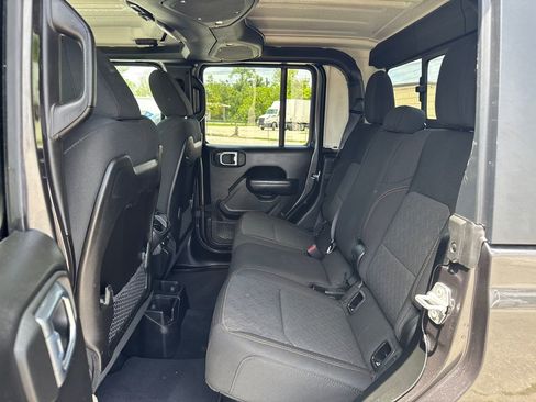 Used 2026 Jeep Gladiator Mojave AWD/4WD image 16