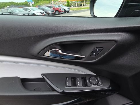 New 2026 Chevrolet Trax LT w/ Sunroof Package FWD image 13