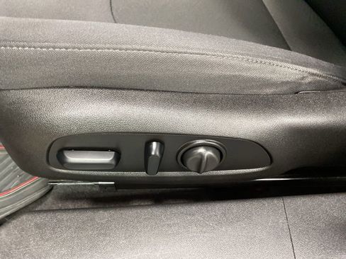 Used 2018 Chevrolet Malibu LT image 29