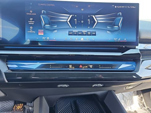 Used 2024 BMW 540i xDrive w/ Convenience Package image 24