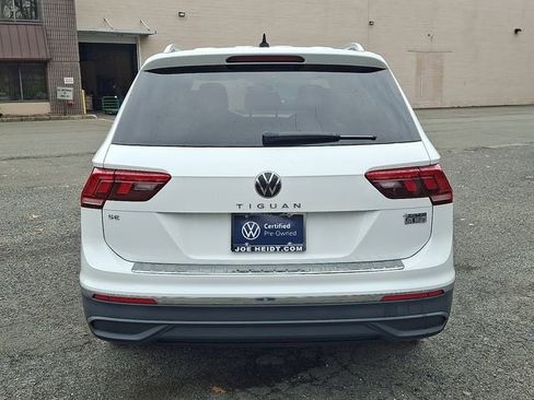 Certified 2024 Volkswagen Tiguan SE image 9