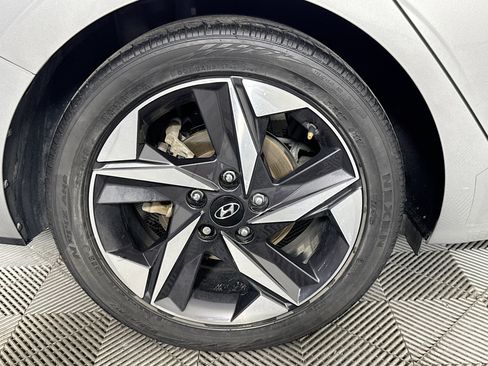 Used 2021 Hyundai Elantra SEL w/ Convenience + Premium Package FWD image 32