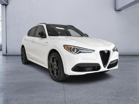 Used 2023 Alfa Romeo Stelvio Veloce AWD/4WD image 8