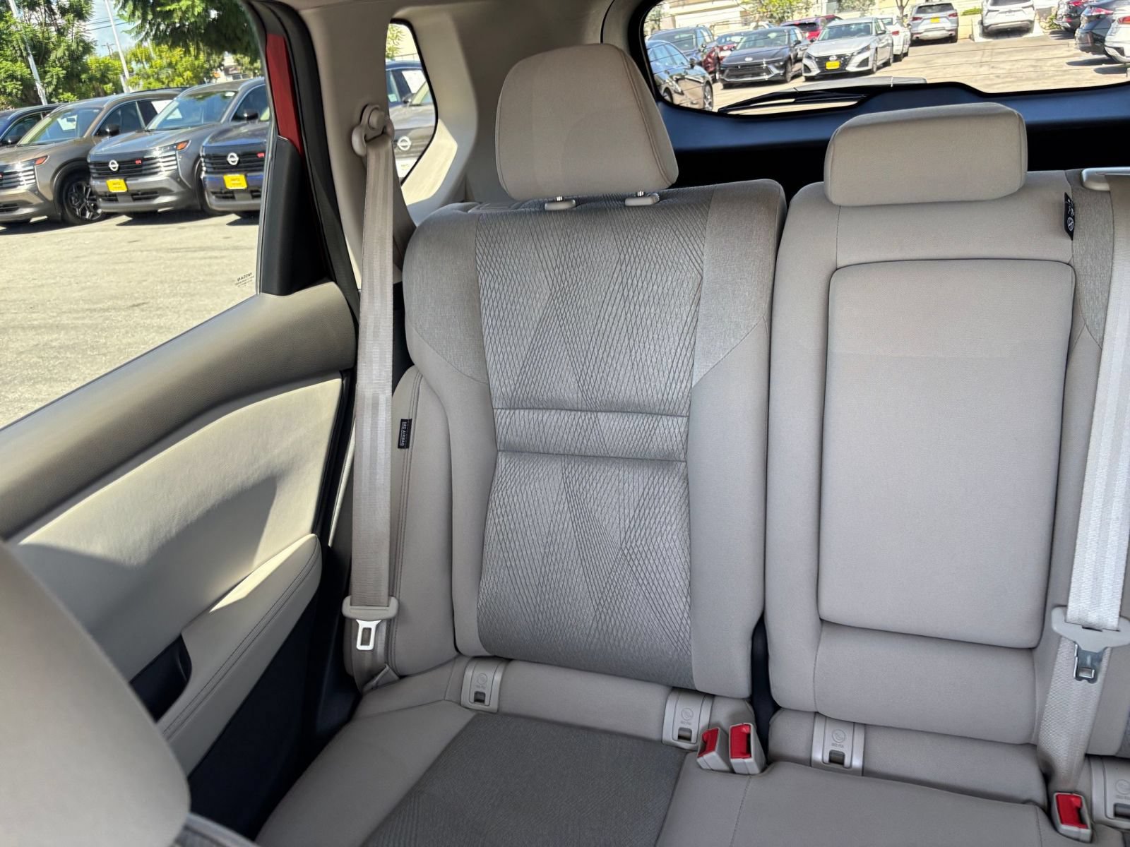 Used 2025 Nissan Rogue SV AWD/4WD image 40