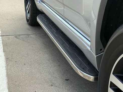 Used 2022 Toyota 4Runner Limited RWD image 9