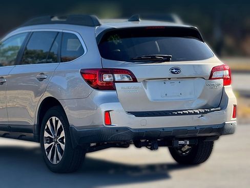 Used 2017 Subaru Outback 2.5i Limited image 16