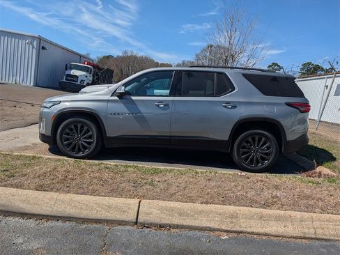 Used 2023 Chevrolet Traverse RS image 4