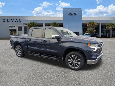 Used 2023 Chevrolet Silverado 1500 LT image 2