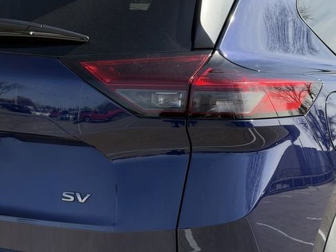 Used 2024 Nissan Rogue SV image 7