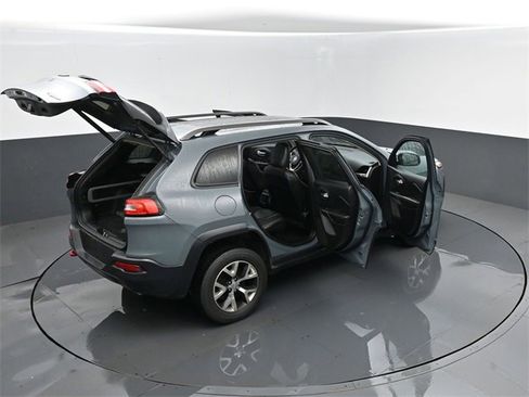 Used 2015 Jeep Cherokee Trailhawk w/ Comfort/Convenience Group image 31