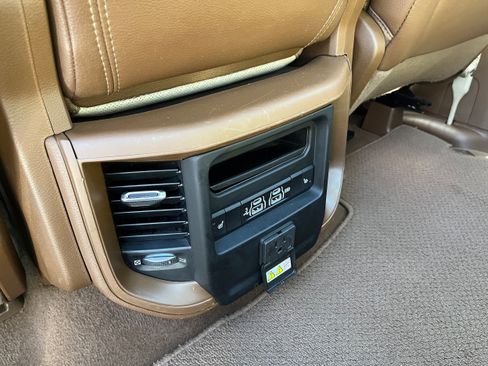Used 2019 RAM 1500 Laramie AWD/4WD image 12